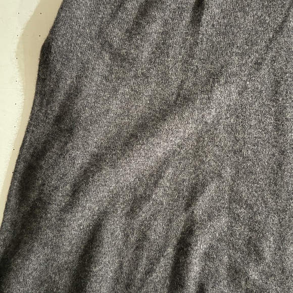 Minnie Rose Women’s Gray Cashmere Poncho with Fur Details - Picture 4 of 4